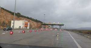 Μέσα από τα… διόδια θα έρχονται τα πρόστιμα σε όσους κυκλοφορούν παράνομα