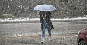 &quot;Πολική εισβολή&quot; από Τρίτη: Χιόνια και στα πεδινά - Στα λευκά και η Αττική