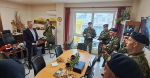 Κάλαντα των Χριστουγέννων στον Δήμαρχο Σπάρτης Μιχάλη Βακαλόπουλο