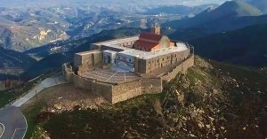 Η Μάνη γιορτάζει την Παναγιά την Γιάτρισσα - Live από το LaconiaTV η Πολυαρχιερατική Θεία Λειτουργία