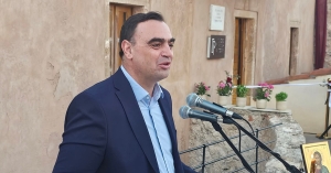 Ο Θ. Βερούτης στα εγκαίνια του Δημοτικού Μουσείου Γιάννη Ρίτσου στην Καστροπολιτεία της Μονεμβασιάς