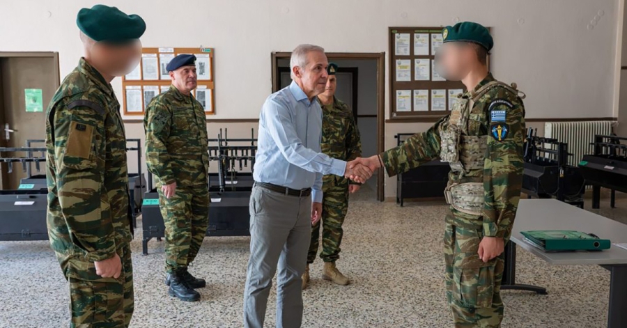 Επίσκεψη Θ. Δαβάκη στην έδρα της Ε’ Μοίρας Καταδρομών