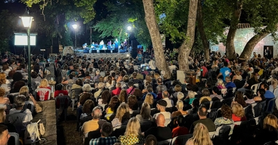 Ενημέρωση κοινού για τη μεγάλη συναυλία του Βαγγέλη και της Στέλλας Κονιτοπούλου στη Μαγούλα