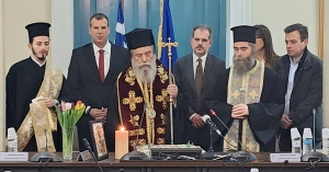 Κοπή πρωτοχρονιάτικης πίτας κατά την πρώτη συνεδρίαση για το νέο έτος του Δημοτικού Συμβουλίου Σπάρτης