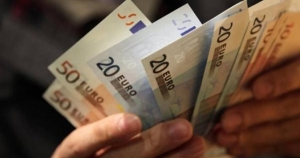 Στο τραπέζι τα 950 ευρώ για τον νέο κατώτατο μισθό - Πώς επηρεάζονται οι μέσες αποδοχές