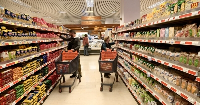 Σούπερ μάρκετ: «Πρωταθλητές» στις αυξήσεις τιμών το κρέας και οι σοκολάτες – Ποια προϊόντα επιμένουν ανοδικά