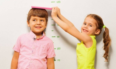 Μέχρι πότε ψηλώνουν τα παιδιά; Σε ποια ηλικία σταματούν να ψηλώνουν τα αγόpια και σε ποια τα κοpίτσια