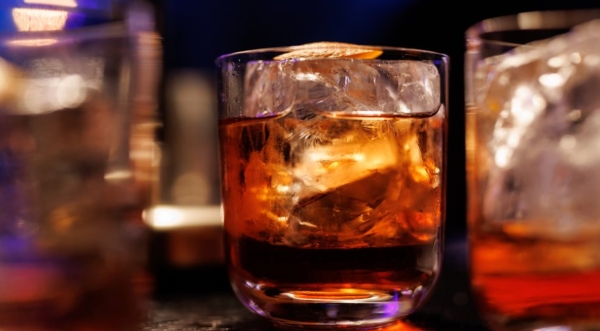 Αλκοολούχα ποτά: Η Ελλάδα τρίτη ακριβότερη χώρα στην Ευρώπη - Τι δείχνουν τα στοιχεία για τον ΕΦΚ