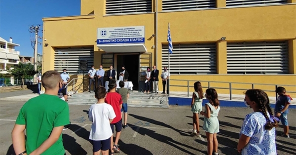 Ποινή φυλάκισης σε όσους &quot;εισβάλουν&quot; σε χώρο Πρωτοβάθμιας ή Δευτεροβάθμιας Εκπαίδευσης με φωνασκίες, θόρυβο, ύβρεις ή απειλές κατά του εκπαιδευτικού προσωπικού ή μαθητών