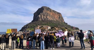 Μονεμβασία, Νεάπολη και Μολάοι έστειλαν το δικό τους μήνυμα για τα Τέμπη