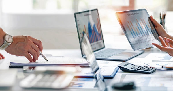 Σε δοκιμαστική λειτουργία η «ΕΡΓΑΝΗ ΙΙ»: Τι αλλάζει για τις επιχειρήσεις και τους εργαζόμενους – Αναλυτικός οδηγός