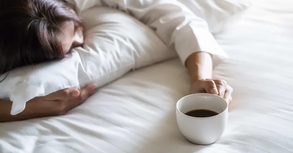 Πώς επηρεάζει ο καφές τον εγκέφαλο όταν κοιμόμαστε;