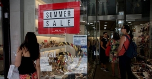 Θερινές εκπτώσεις: Πότε τελειώνουν - Τι πρέπει να γνωρίζουν οι καταναλωτές