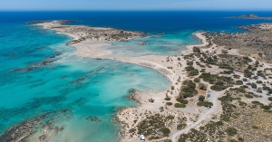 Ελληνική, η καλύτερη παραλία στον κόσμο για το 2025 κατά το TripAdvisor
