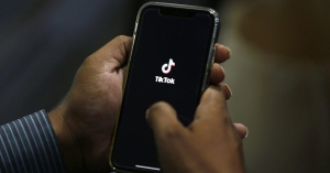 TikTok challenges: Πολλά παιδιά οδηγούνται ακόμα και στον θάνατο για μερικά «likes»