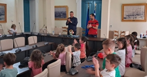 Ενώπιος ενωπίω με τους μαθητές του 8ου Νηπιαγωγείου ο Δήμαρχος Σπάρτης