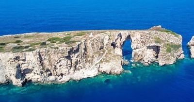 Το άγνωστο νησί της Μεσσηνίας με τα «θαμμένα μυστικά»