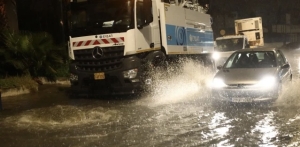 Γλυφάδα: Νεκρή πεζή από αυτοκίνητο που παρασύρθηκε από τα νερά