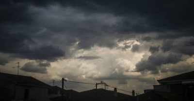 Καιρός: Άστατος με τοπικές νεφώσεις και βροχές - Μικρή πτώση της θερμοκρασίας