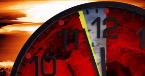 Ρολόι της Αποκάλυψης: Όσα έφεραν την ανθρωπότητα, πιο κοντά από ποτέ στα «μεσάνυχτα»