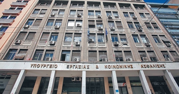 Πόσο αυξάνονται οι εισφορές για ελεύθερους επαγγελματίες, αυτοαπασχολούμενους - Αναλυτικοί πίνακες
