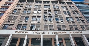 Πόσο αυξάνονται οι εισφορές για ελεύθερους επαγγελματίες, αυτοαπασχολούμενους - Αναλυτικοί πίνακες