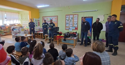 Μάθημα Πολιτικής Προστασίας στο 8ο Νηπιαγωγείο Σπάρτης – Μήνυμα ευαισθητοποίησης των μικρών μαθητών από τον Δήμαρχο Σπάρτης