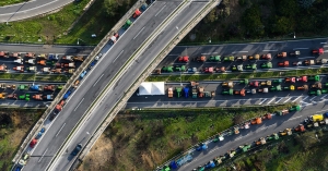 Κλιμακώνουν οι αγρότες με 48ωρους αποκλεισμους από την Πέμπτη - 18 μπλόκα ζητούν συνάντηση με Κ. Μητσοτάκη