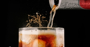 «Καμπανάκι» από τους ειδικούς: Η κατανάλωση αναψυκτικών χωρίς ζάχαρη αυξάνει τον κίνδυνο εγκεφαλικού