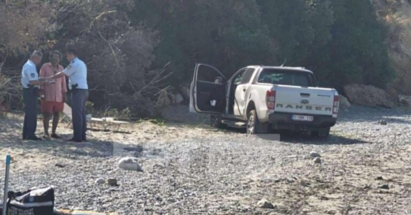 Μεσσηνία: Αγροτικό έπεσε σε γκρεμό 9 μέτρων και προσγειώθηκε στην παραλία