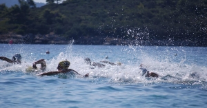 Κολυμβητικοί αγώνες στον όρμο του Γερολιμένα