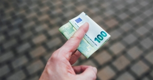 ΟΠΕΚΑ: Την Τετάρτη η καταβολή επιδομάτων ύψους άνω των 182 εκατ. ευρώ σε 617.827 δικαιούχους