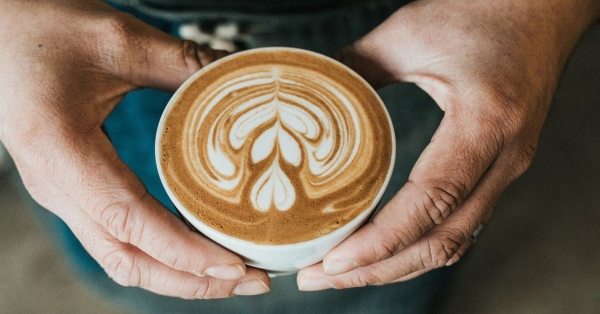 Δανία: Η κυβέρνηση καταργεί τους φόρους στον καφέ και τη σοκολάτα για να ανακουφίσει τα νοικοκυριά