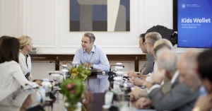 Συνάντηση Κ. Μητσοτάκη με την αντιπρόεδρο της Meta – Hγετικός ρόλος της Ελλάδας στην προστασία των παιδιών από τον ψηφιακό εθισμό