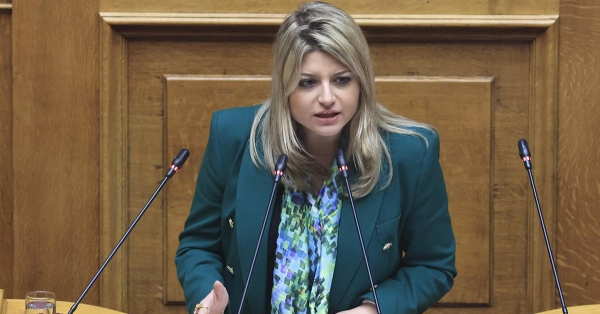 Η Ν. Γρηγοράκου ζητά απαντήσεις για τις φημολογούμενες αλλαγές στις προϋποθέσεις συμμετοχής στη Σχολή Αρχιπυροσβεστών