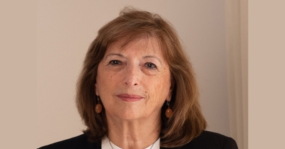 Η Τ. Κανελλοπούλου ζητά την άμεση τοποθέτηση της προτομής του Χρήστου Καρβούνη