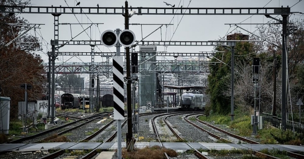 Hellenic Train: Επιβεβαιώνει ότι τρένο μπήκε σε λάθος γραμμή στη Σίνδο και &quot;αδειάζει&quot; τον ΟΣΕ